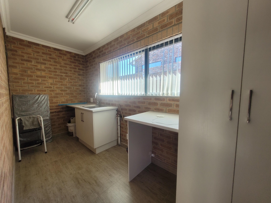 4 Bedroom Property for Sale in Wavecrest Eastern Cape